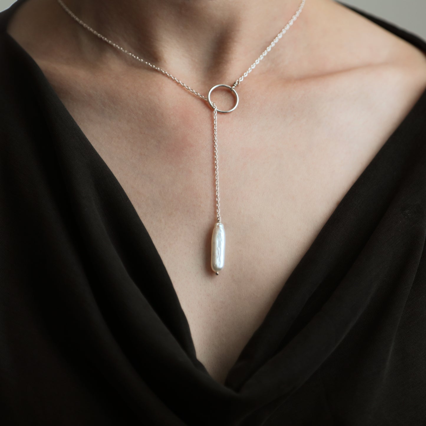 Sterling silver lariat necklace with a Biwa Pearl