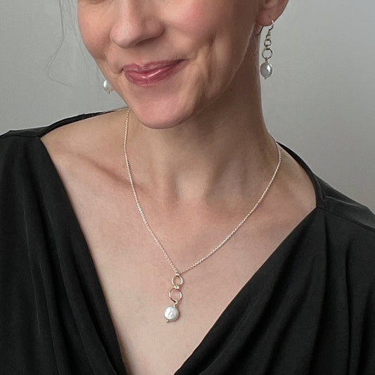 sterling silver circles pendant with coin pearl