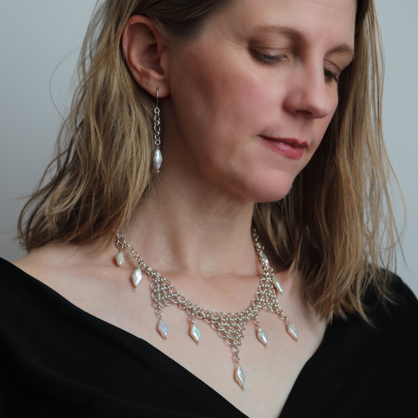 silver chainmail earrings with freshwater pearls